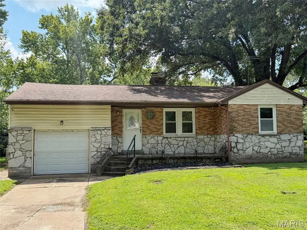 1572 Farmview Avenue, Saint Louis, MO 63138 - #1