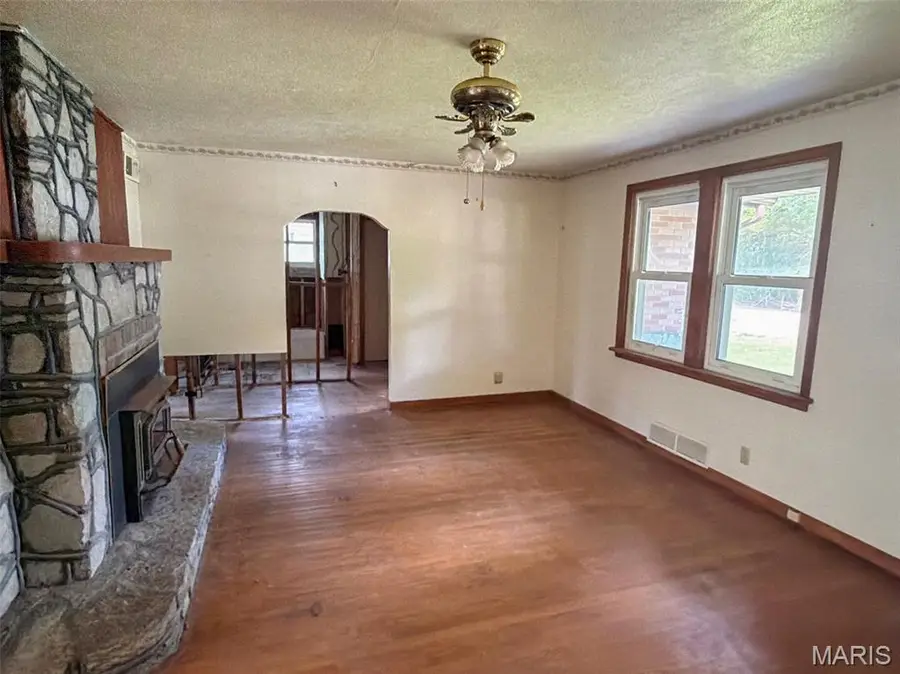 1572 Farmview Avenue, Saint Louis, MO 63138 - #2