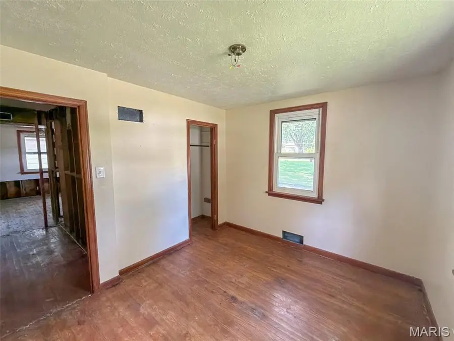 1572 Farmview Avenue, Saint Louis, MO 63138 - #3