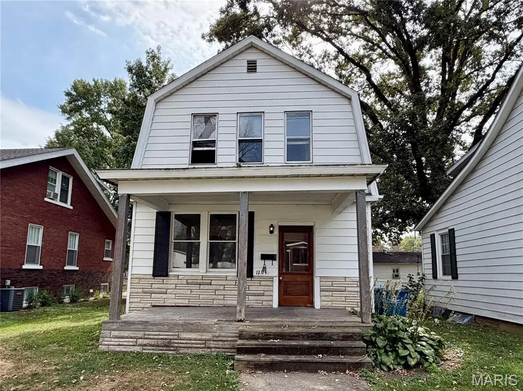 1204 8th Street, Highland, IL 62249 - #1