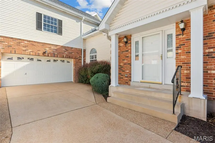 7463 Woodlawn Colonial Lane, Saint Louis, MO 63119 - #2