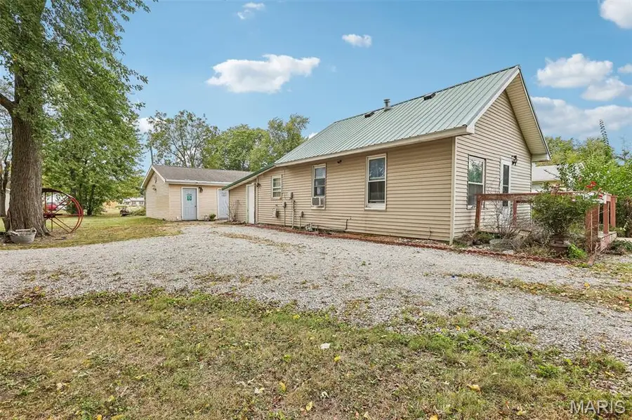 315 S Clinton Street, Litchfield, IL 62056 - #3