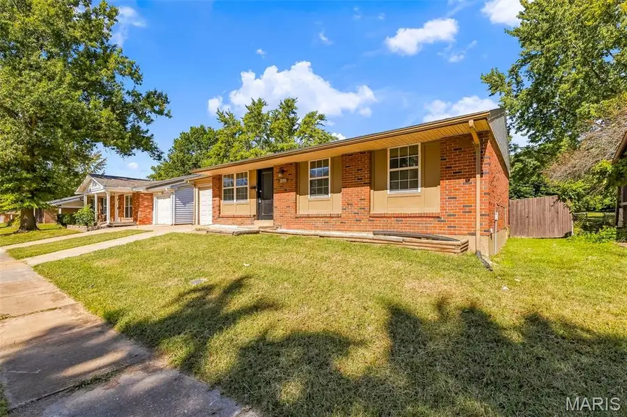 2155 Kingsford Drive, Florissant, MO 63031 - #2
