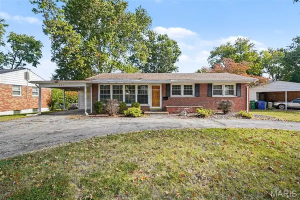 285 W Saint Anthony Lane, Florissant, MO 63031
