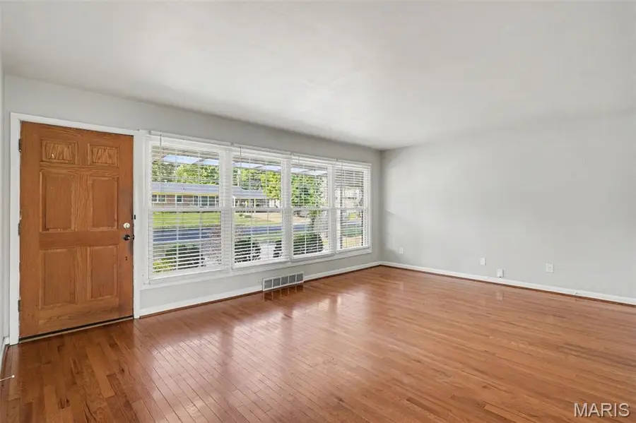 285 W Saint Anthony Lane, Florissant, MO 63031 - #2