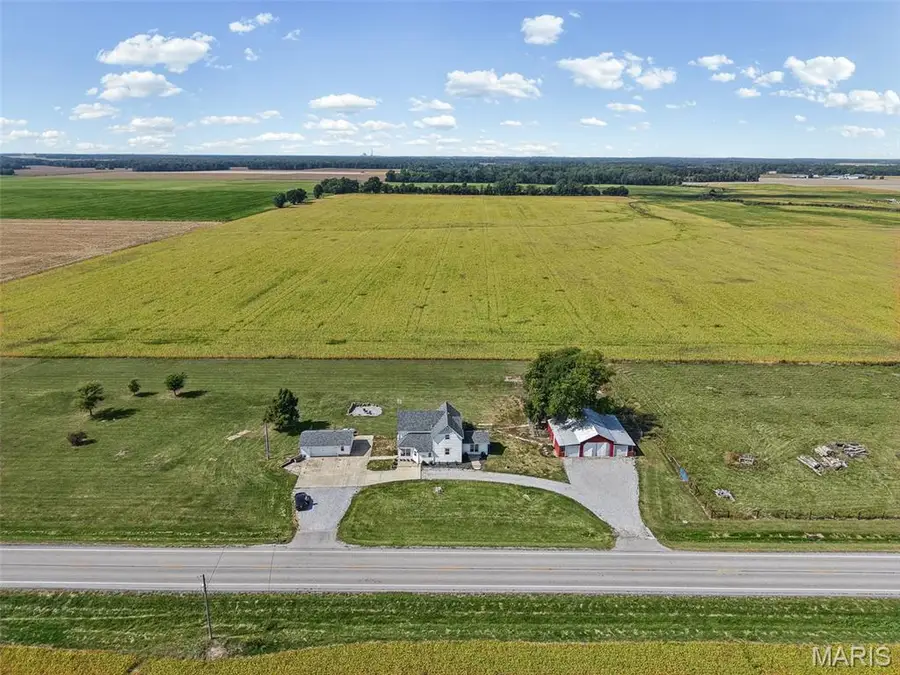 5599 County Highway 21, Nashville, IL 62263 - #2