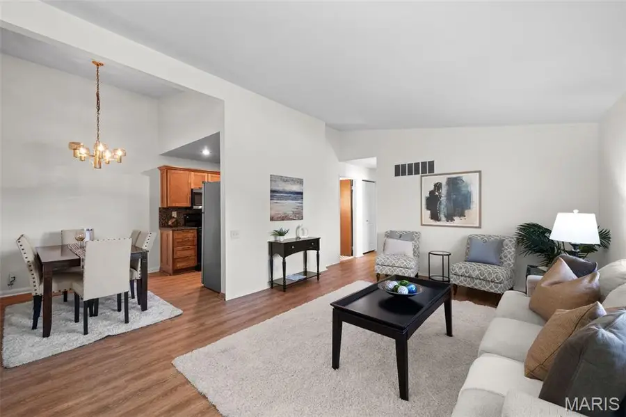 10421 Briarbend Dr. Drive #7, Saint Louis, MO 63146 - #2