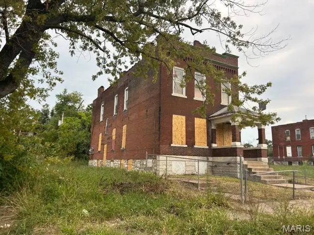 4326 Warne Avenue, Saint Louis, MO 63107 - #3