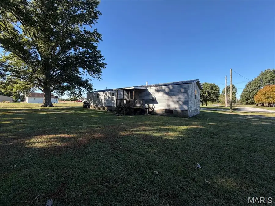 324 S Main Street, Saint Elmo, IL 62458 - #2