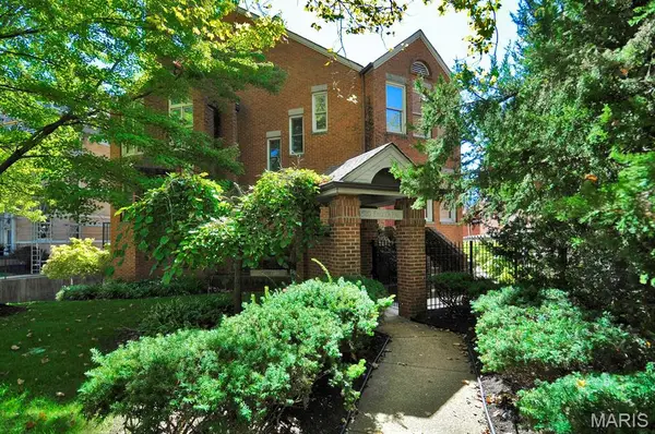 4520 W Pine Boulevard #8, St Louis, MO 63108
