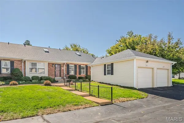 1077 Brooksgate Manor Drive, St Louis, MO 63122