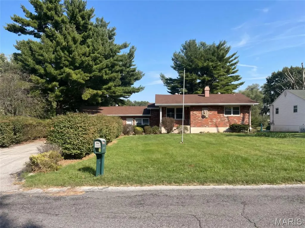 8 Monticello Place, Fairview Heights, IL 62208 - #1