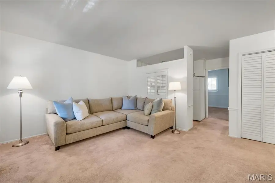 337 Barrington Square Estate #D, Saint Louis, MO 63122 - #3