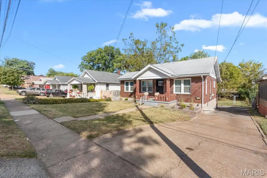 8935 Tudor Avenue, Saint Louis, MO 63114 - #2