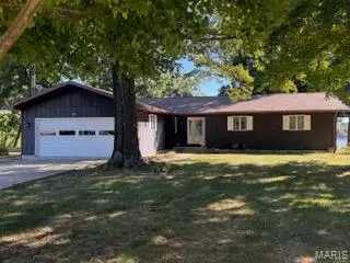 309 Lakewood Drive, Hillsboro, IL 62049 - #2