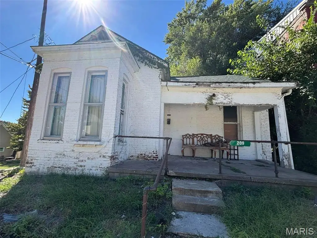 209 S 7th Street, Hannibal, MO 63401 - #1