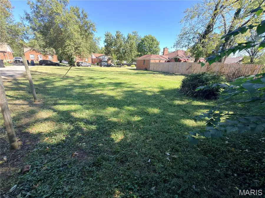 6906 Roberts Avenue, Saint Louis, MO 63130 - #2