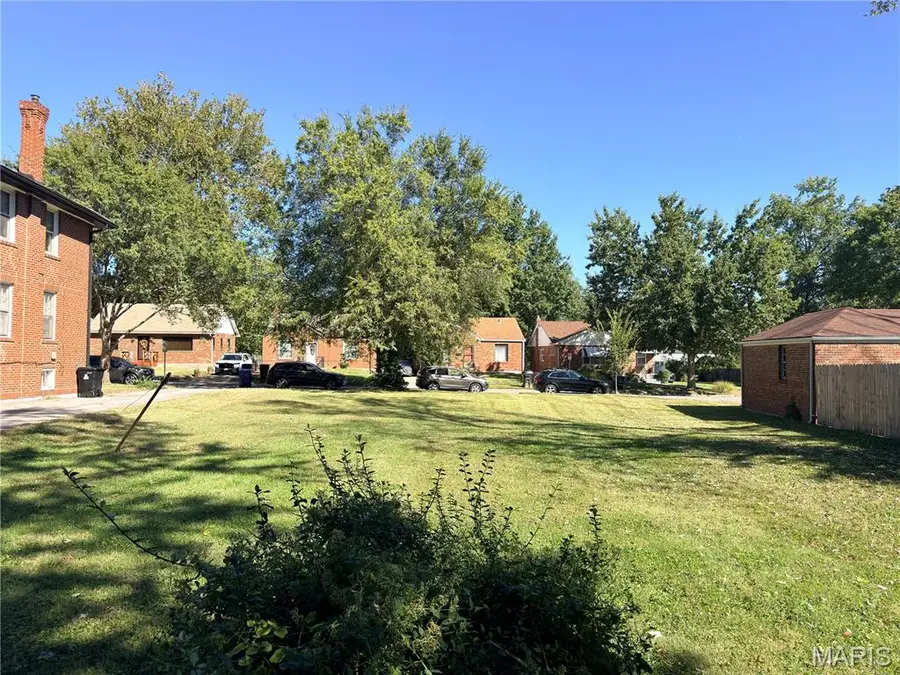 6906 Roberts Avenue, Saint Louis, MO 63130 - #3