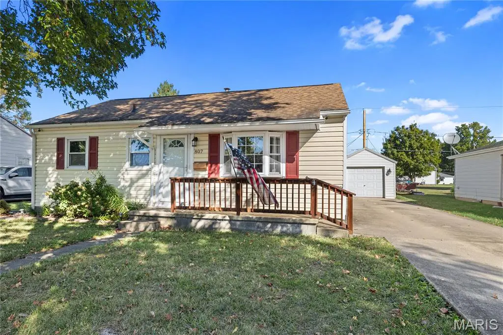 807 Montgomery Avenue, Hillsboro, IL 62049 - #1