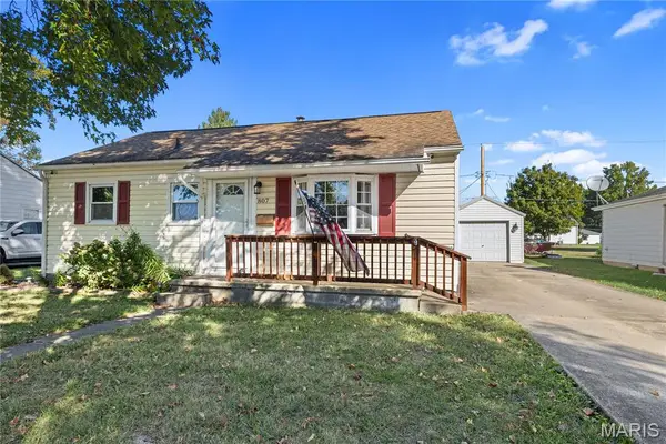 807 Montgomery Avenue, Hillsboro, IL 62049