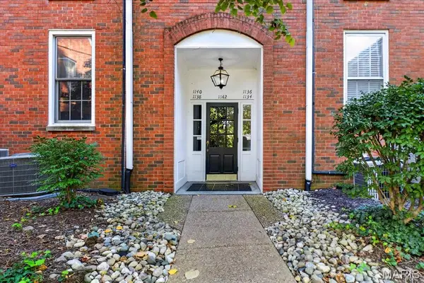 1138 S Mason Road, Town and Country, MO 63131