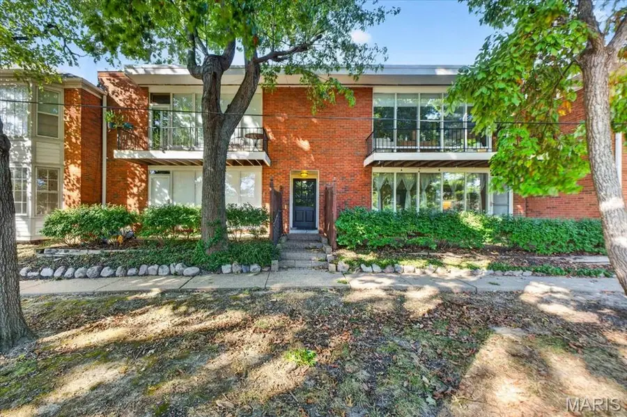1138 S Mason Road, Town And Country, MO 63131 - #2