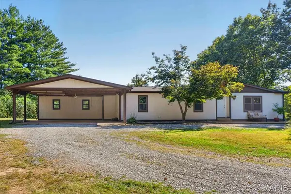 1358 Mule Road, Columbia, IL 62236