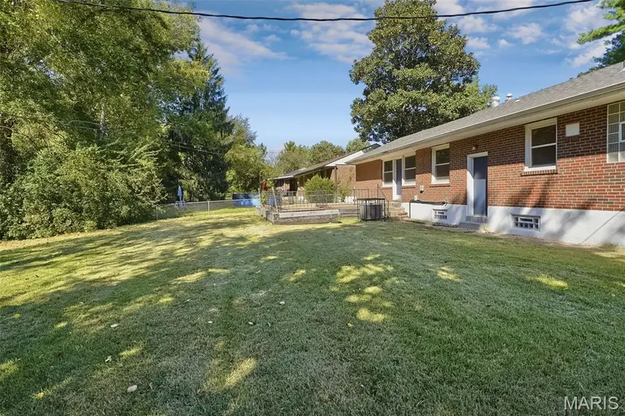 67 S Floridale Drive, Saint Louis, MO 63135 - #3
