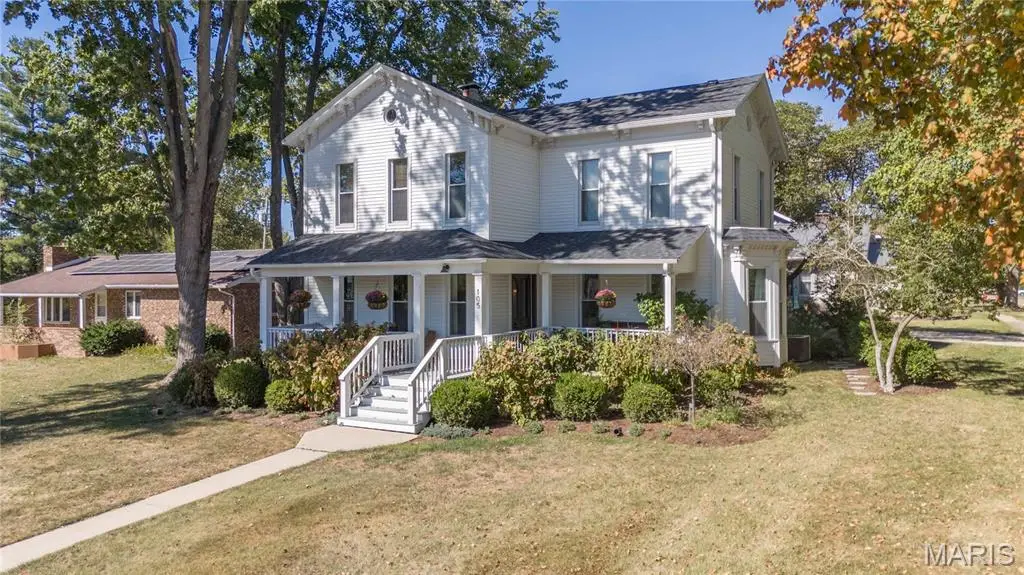 105 W Madison Street, Vandalia, IL 62471 - #1