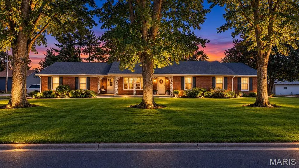 728 S Moore Street, Nashville, IL 62263 - #1