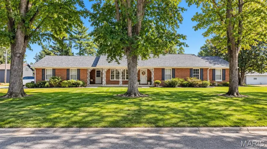 728 S Moore Street, Nashville, IL 62263 - #2
