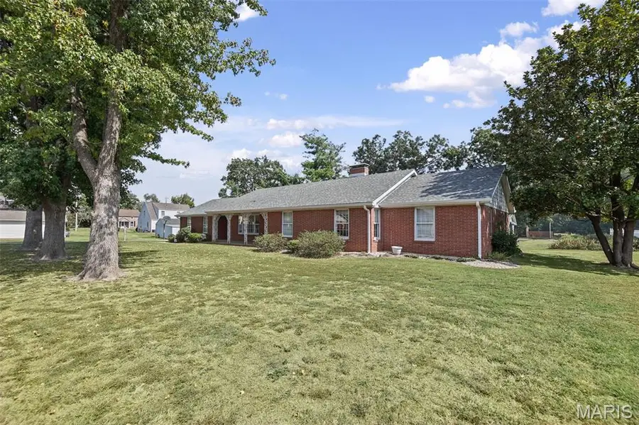 728 S Moore Street, Nashville, IL 62263 - #3