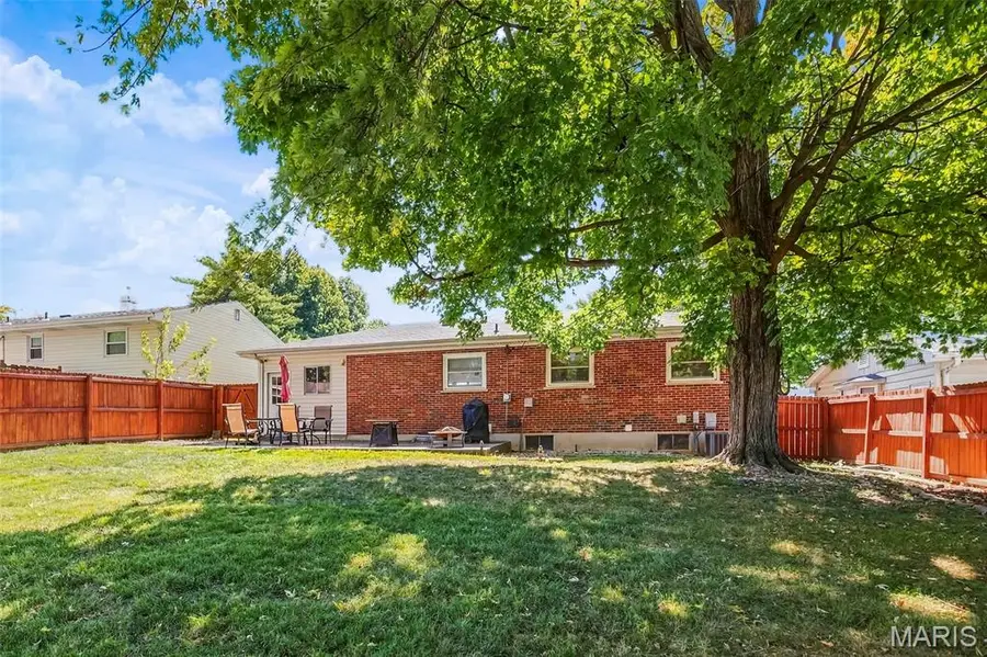 209 S Pam Avenue, Saint Charles, MO 63301 - #2