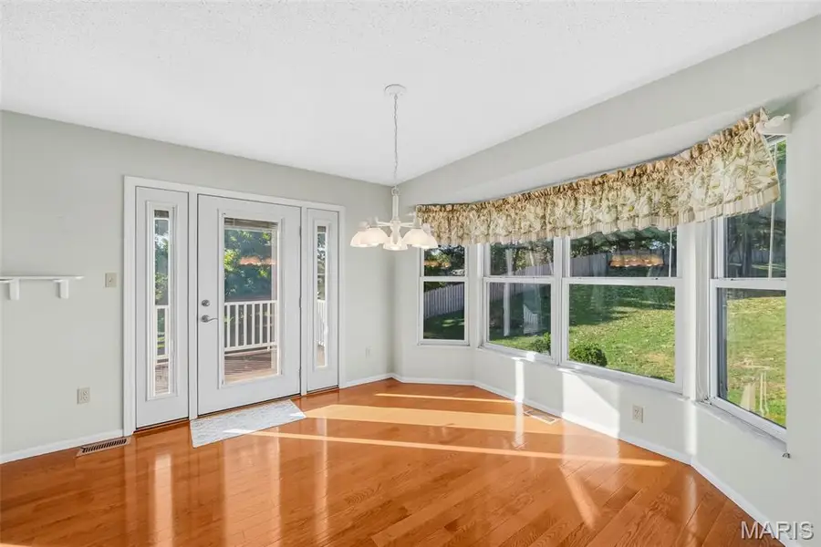 265 E Governor Place, Saint Charles, MO 63301 - #3