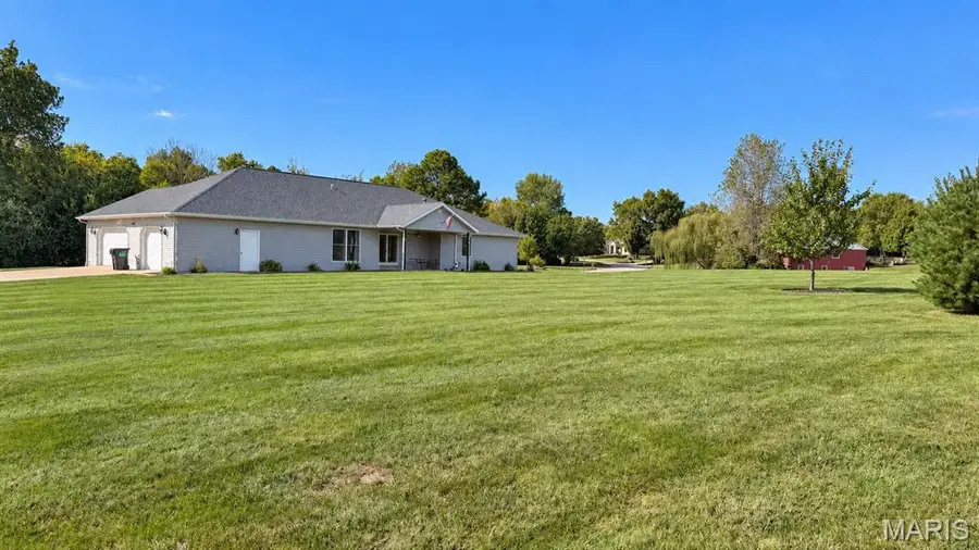 886 Whispering Hills Drive, Lebanon, IL 62254 - #3