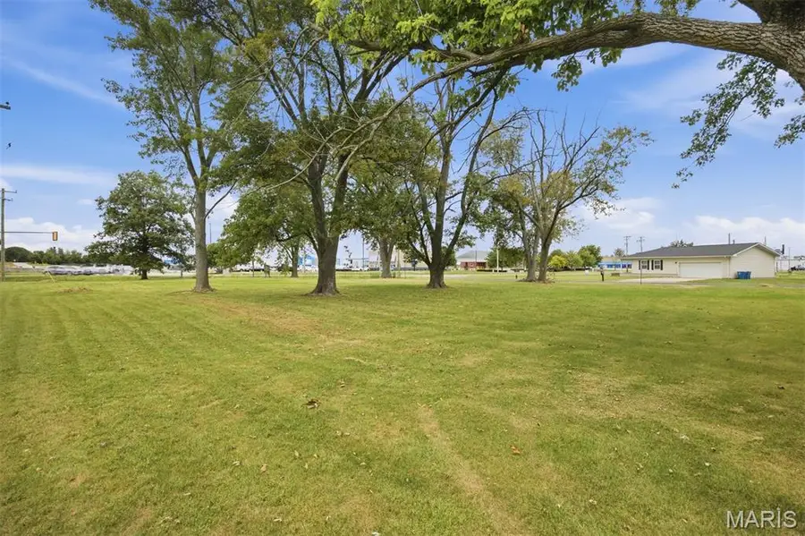 37 and 38 Lincoln Lane, Highland, IL 62249 - #3