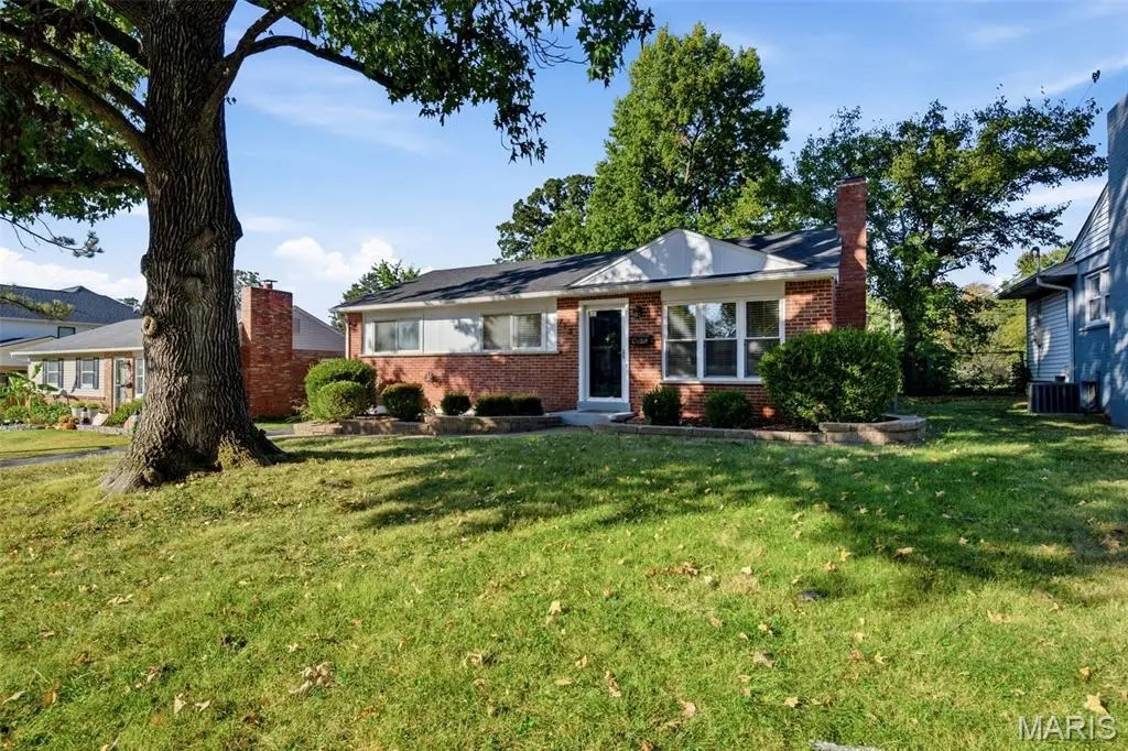713 Huntwood Lane, Kirkwood, MO 63122 - #1