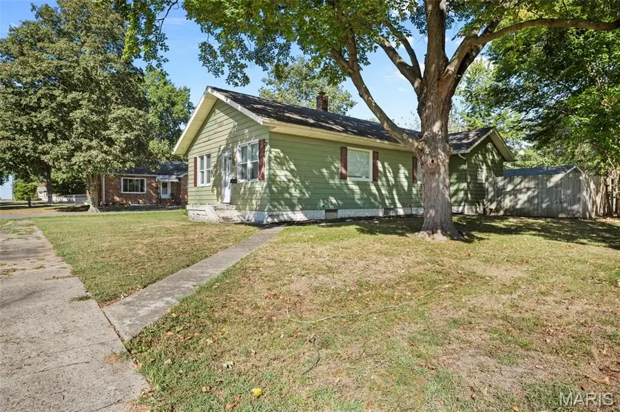 305 W Wilson Avenue, Gillespie, IL 62033 - #2