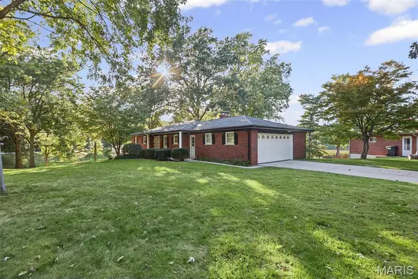 125 E Shore Drive, Belleville, IL 62221