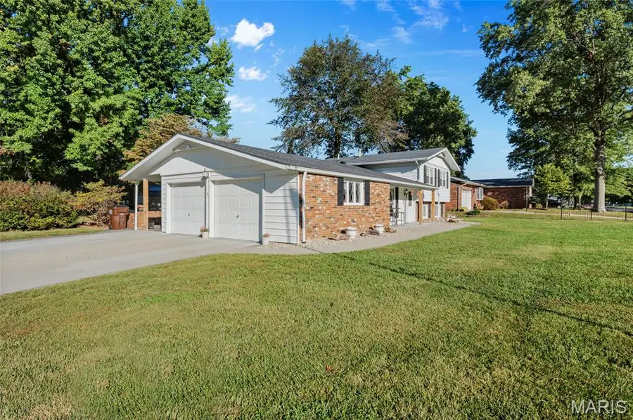 339 N Deneen Street, Staunton, IL 62088 - #2