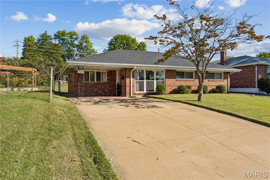 7107 Heege Road, Saint Louis, MO 63123 - #2