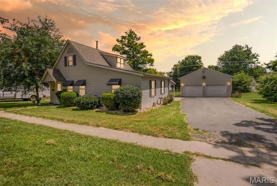 622 N Jackson Street, Pittsfield, IL 62363 - #2