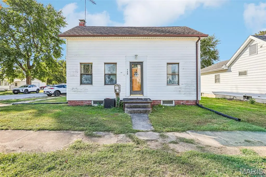 108 E 2nd South Street, Mount Olive, IL 62069 - #1