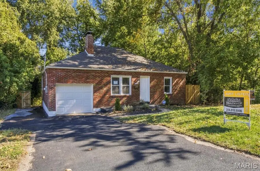 9920 Diamond Drive, Saint Louis, MO 63137 - #2