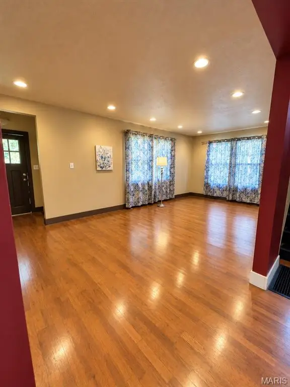106 E Jefferson Avenue, Richland, MO 65556 - #2
