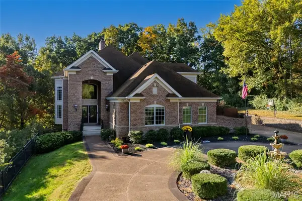 9542 Country Club Green, Sunset Hills, MO 63127