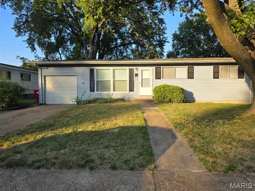 555 Versailles Drive, Florissant, MO 63031 - #1