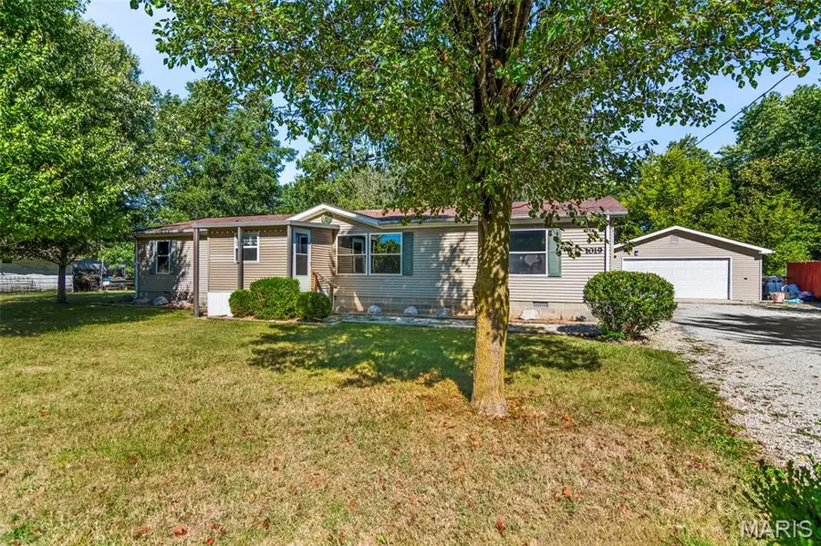 1019 E Seneca Street, Litchfield, IL 62056 - #2