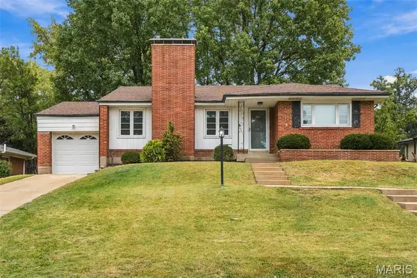 11 Pinewood Drive, St Louis, MO 63123