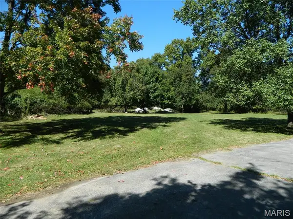 19 Chamblee Lane, Creve Coeur, MO 63141